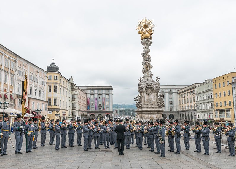 Eröfnung von Perücken Pfister mit einem Marschkonzert in der I