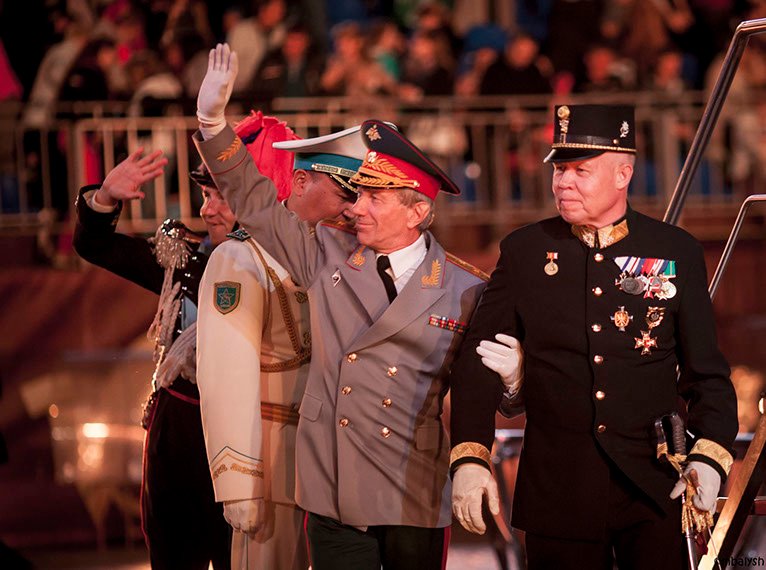 233 der musikalische leiter dieses festivals general-leutnant valery khalilov