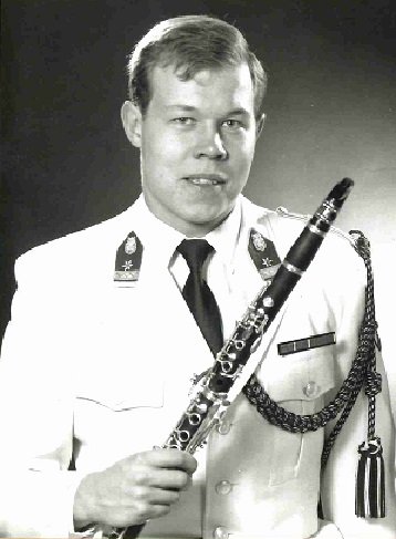 7 apfolterer mit klarinette weisse uniform 1989