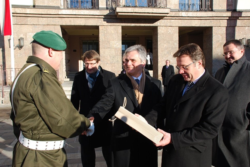 10 d1 APF-44. Geburtstag - Gratulation von BK Faymann DSC_0038[2] - 2009