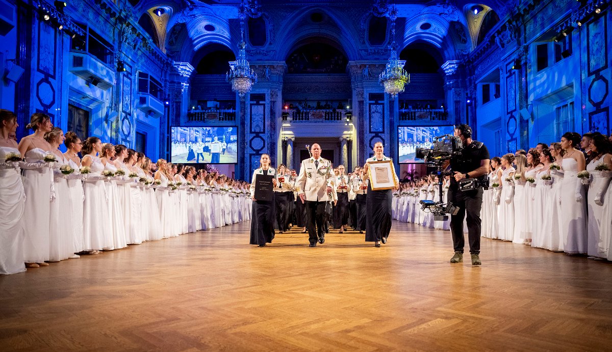 1. _car9540_54275419105_o